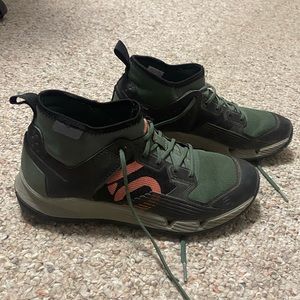 Lightly used 5 Ten size 7 bike shoes